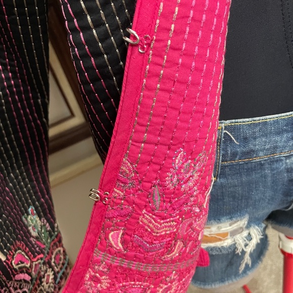 I make you feel my proton, neutron, and electron yo, I be the number one icon - Picture 6 of 10